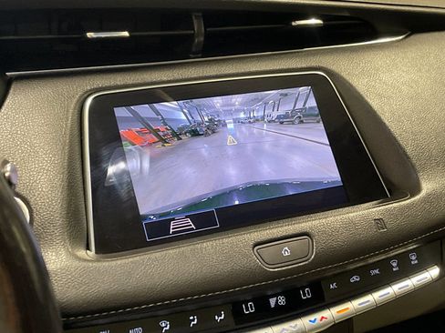 Used 2020 Cadillac XT4 Luxury w/ Cold Weather Package FWD image 22