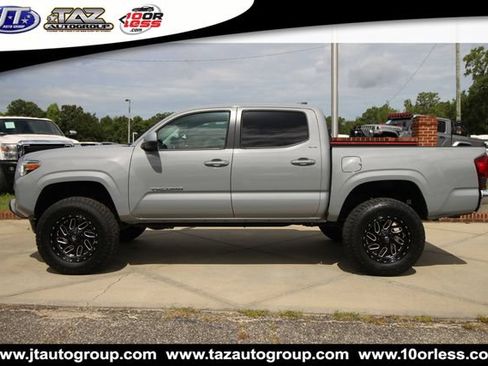 Used 2020 Toyota Tacoma SR5 RWD image 4