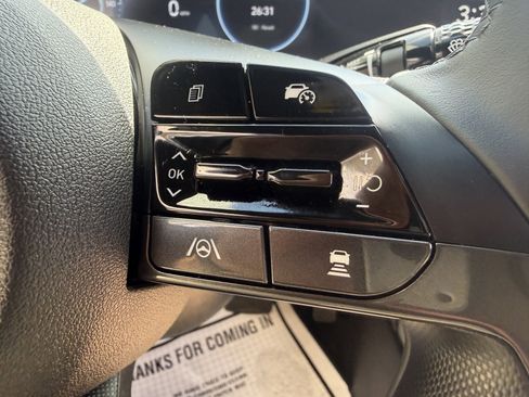 Certified 2025 Hyundai Elantra Limited FWD image 28