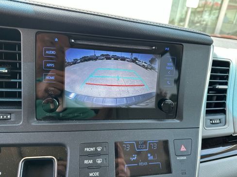 Used 2017 Toyota Sienna XLE FWD image 8
