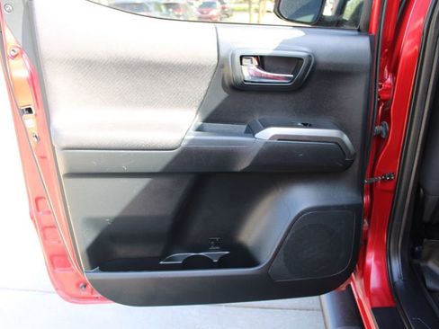 Used 2016 Toyota Tacoma TRD Off-Road w/ Exterior Package image 26