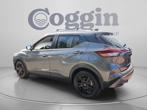 Used 2023 Nissan Kicks SV w/ Interior Electronics Package FWD image 3