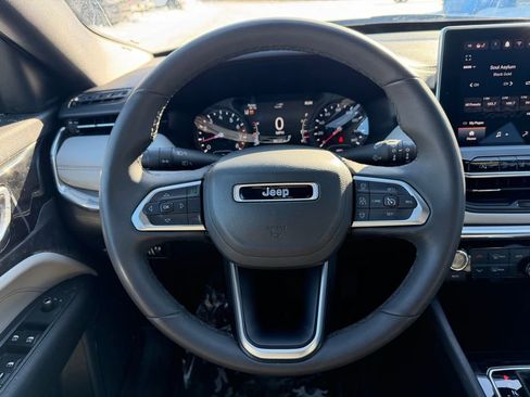 Used 2024 Jeep Compass Limited image 3