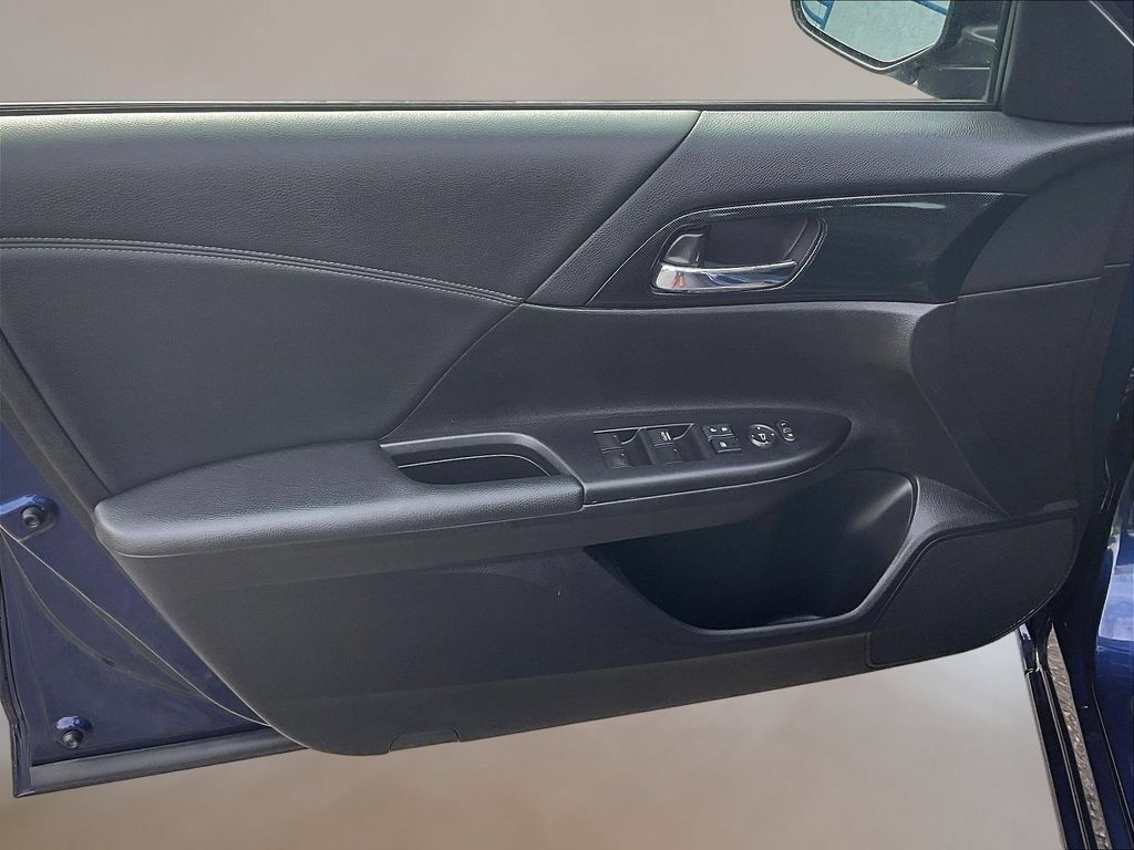 Used 2015 Honda Accord Sport image 18