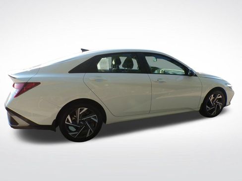 Certified 2025 Hyundai Elantra Sport FWD image 8