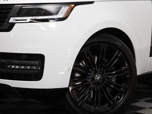 New 2025 Land Rover Range Rover Long Wheelbase Autobiography image 4
