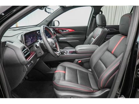 Used 2024 Chevrolet Traverse RS FWD image 40