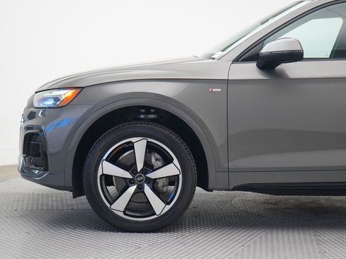 Used 2023 Audi Q5 2.0T Premium Plus w/ Premium Plus Package AWD/4WD image 2