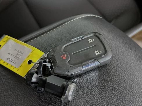 Used 2023 GMC Acadia SLE FWD image 21