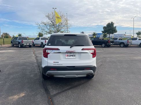 Used 2023 GMC Acadia SLT image 4