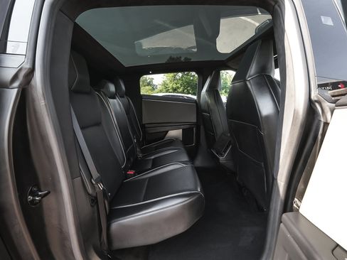 Used 2025 Tesla Cybertruck AWD Crew Cab image 38