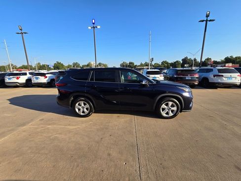 Used 2023 Toyota Highlander L image 4