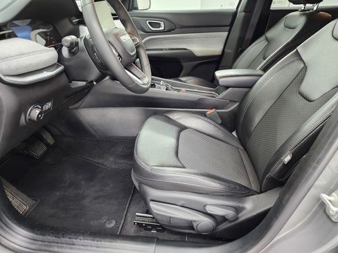 Used 2024 Jeep Compass Latitude image 7