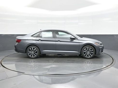 New 2026 Volkswagen Jetta SE image 8