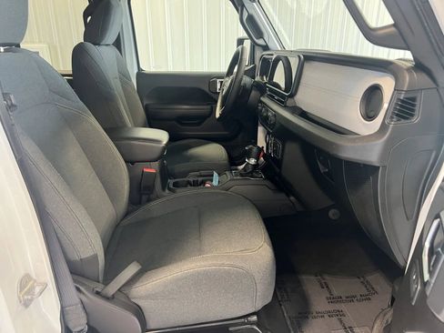 Used 2025 Jeep Gladiator Sport AWD/4WD image 24