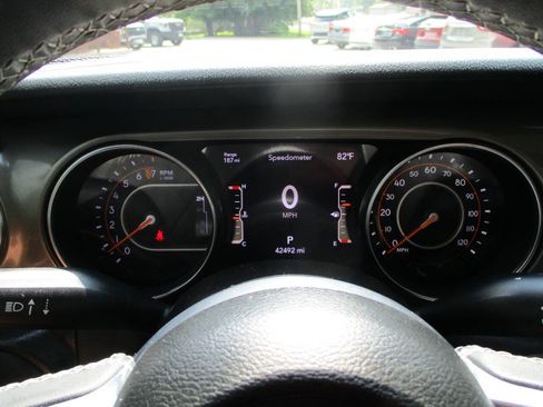 Used 2023 Jeep Gladiator Overland image 18