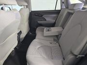 Used 2023 Toyota Highlander LE FWD image 13