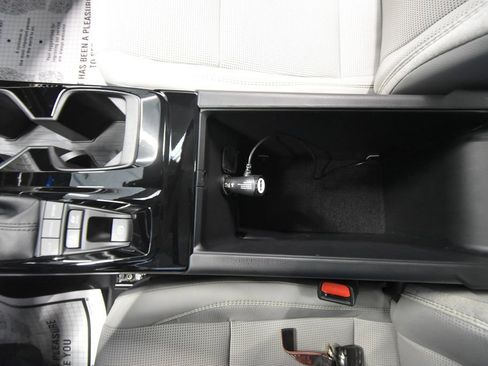 Used 2025 Toyota Camry XLE image 19