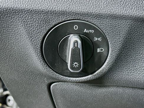 Used 2025 Volkswagen Jetta SE FWD image 16