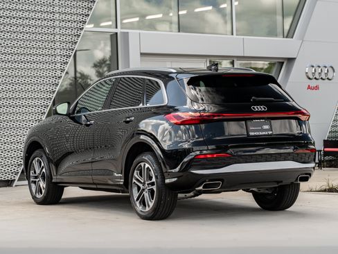 Certified 2025 Audi Q5 Premium Plus w/ Premium Plus AWD/4WD image 5