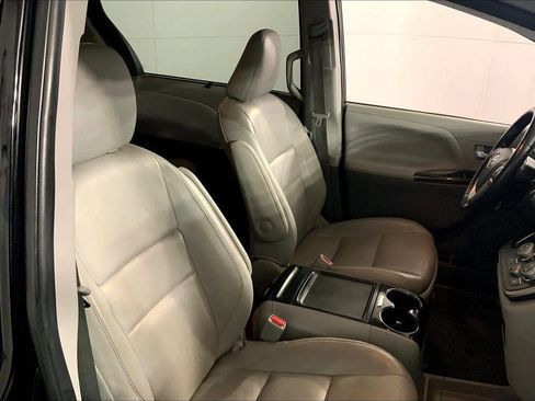 Used 2020 Toyota Sienna XLE FWD image 7