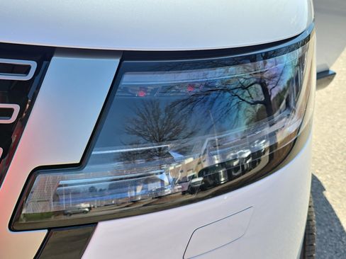 New 2026 Land Rover Range Rover Long Wheelbase SE image 32