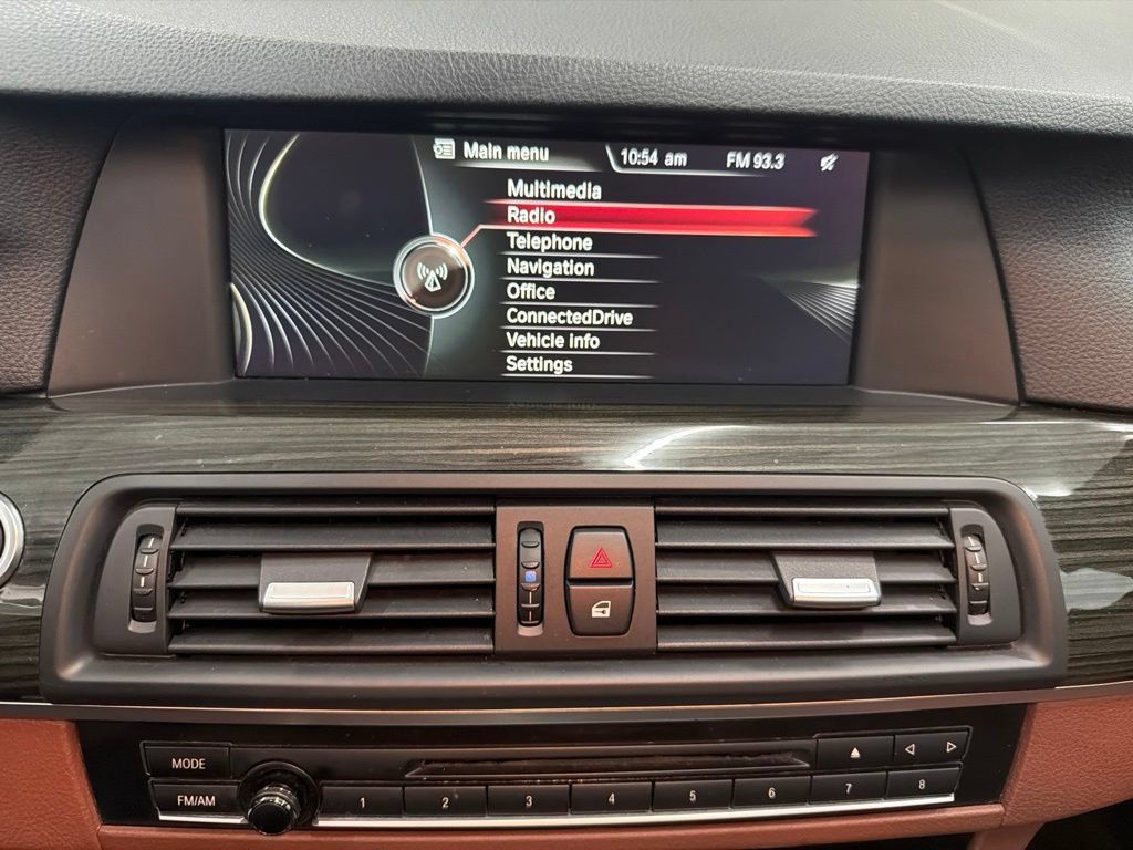 Used 2013 BMW 550i xDrive Sedan AWD/4WD image 17