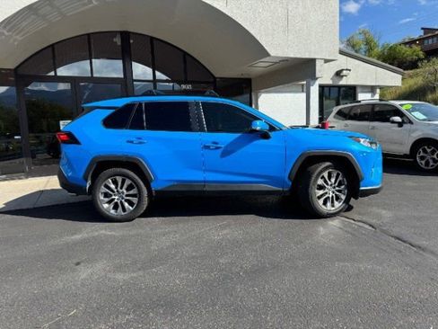 Used 2021 Toyota RAV4 XLE Premium AWD/4WD image 8