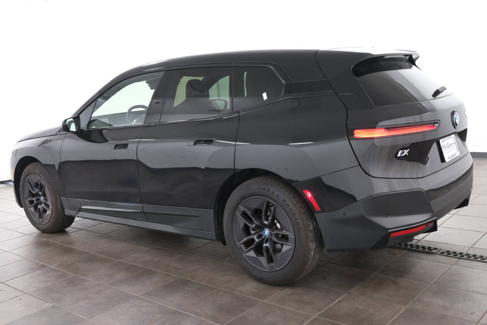 Used 2024 BMW iX xDrive50 w/ Premium Package AWD/4WD image 3