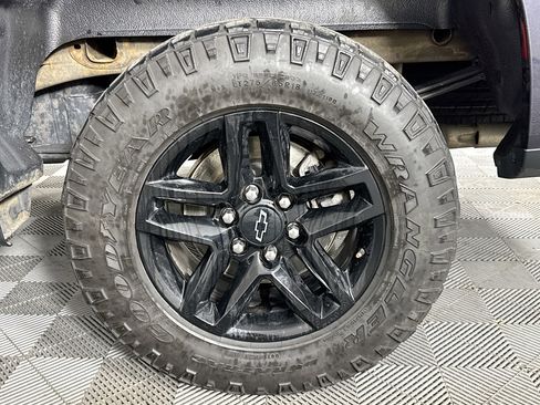 Used 2023 Chevrolet Silverado 1500 LT Trail Boss AWD/4WD image 36