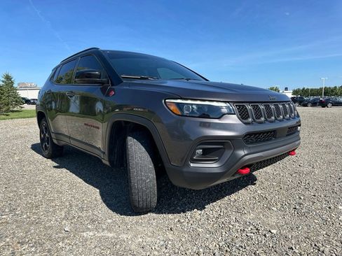 Used 2024 Jeep Compass Trailhawk w/ Trailhawk Elite Group AWD/4WD image 13