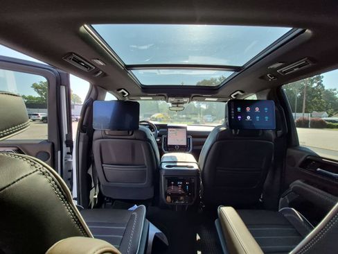 Certified 2025 GMC Yukon Denali Ultimate AWD/4WD image 38