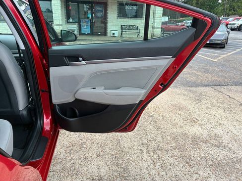 Used 2017 Hyundai Elantra SE FWD image 39