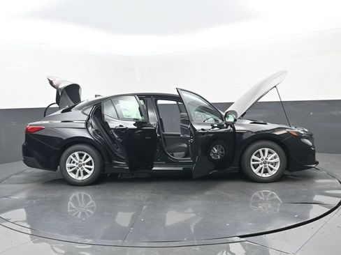 New 2026 Toyota Camry LE FWD image 31