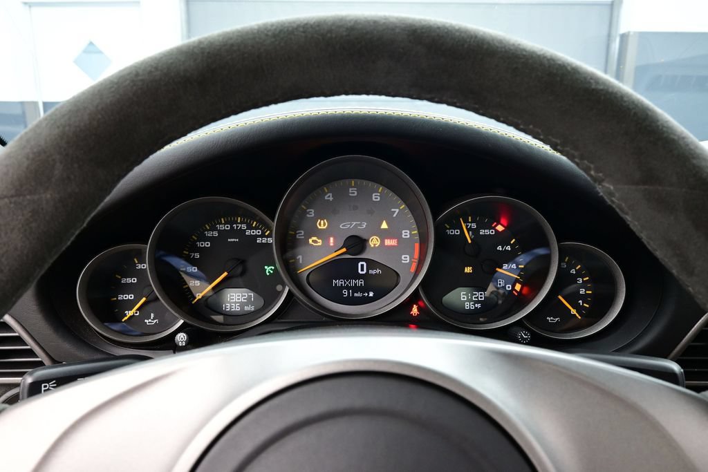Used 2010 Porsche 911 GT3 RWD image 8