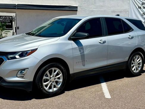 Used 2020 Chevrolet Equinox LS FWD image 1