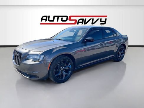 Used 2022 Chrysler 300 Touring w/ Sport Appearance Package image 3