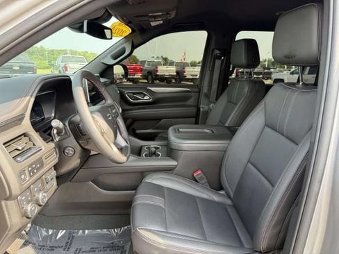 Used 2024 Chevrolet Suburban RST w/ Luxury Package AWD/4WD image 11