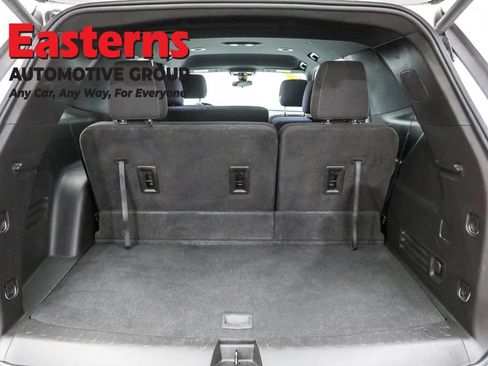 Used 2022 Chevrolet Traverse LT image 9