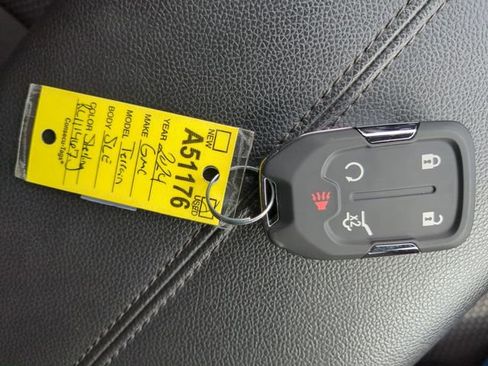 Used 2024 GMC Terrain SLE w/ Driver Convenience Package AWD/4WD image 34