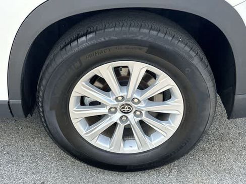 Used 2024 Toyota Grand Highlander AWD image 5