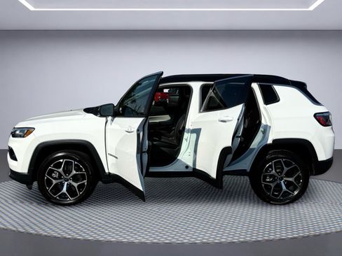 Used 2025 Jeep Compass Limited AWD/4WD image 13