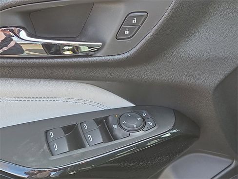 New 2026 Chevrolet Trax LT w/ Sunroof Package image 10