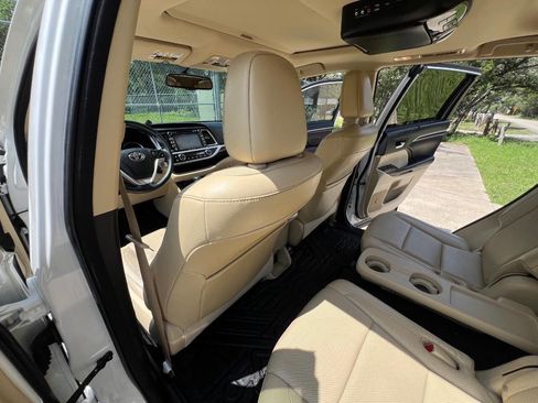 Used 2016 Toyota Highlander Limited FWD image 31