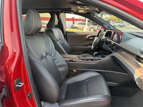 Used 2023 Toyota Crown Limited image 33