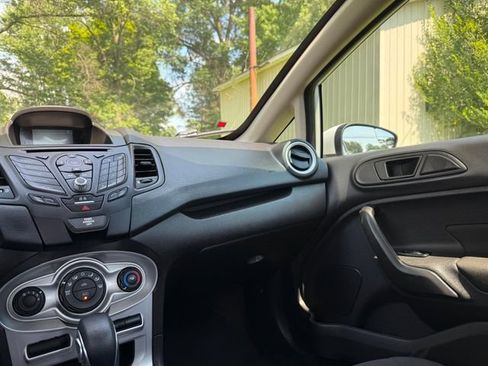Used 2017 Ford Fiesta SE FWD image 10