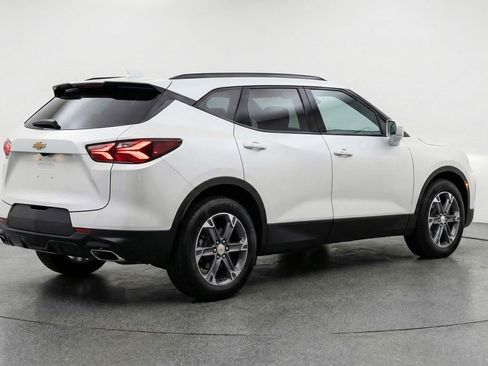 Used 2025 Chevrolet Blazer LT image 9