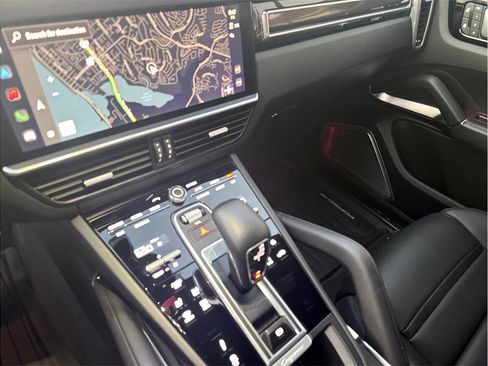 Used 2023 Porsche Cayenne Turbo image 21