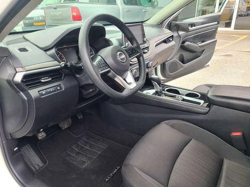 Used 2023 Nissan Altima 2.5 SV FWD image 12