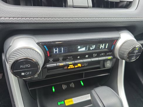Used 2025 Toyota RAV4 XLE image 22